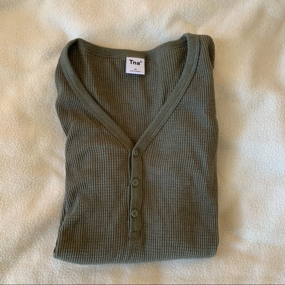Aritzia TNA Waffle Knit Thermal Henley in Green - XS